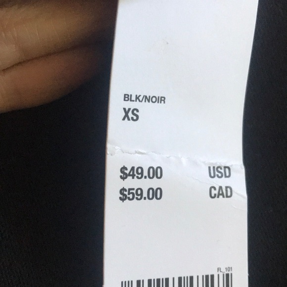 NWT UO high rise black Capri pant - Picture 3 of 4